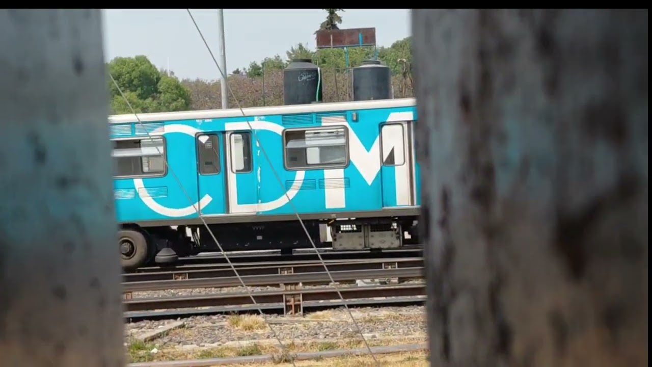 02 normal y de colores ingresando a garajes o mantenimiento de tasqueña (no se bien a donde iva xd)