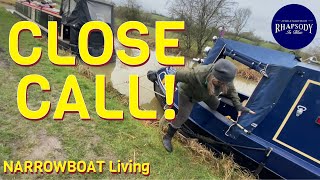 NARROWBOAT Living - How does untying boat ropes get so risky? CLOSE CALL! WINTER cruising! Ep83