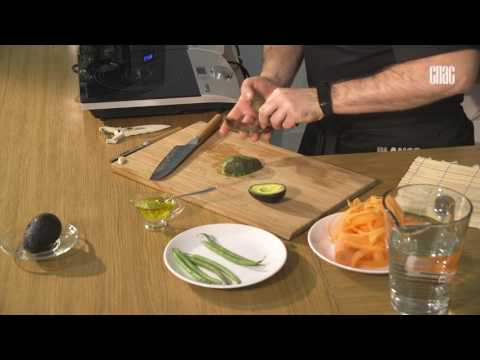 Видео рецепт Салат из хрустящей моркови и арахиса