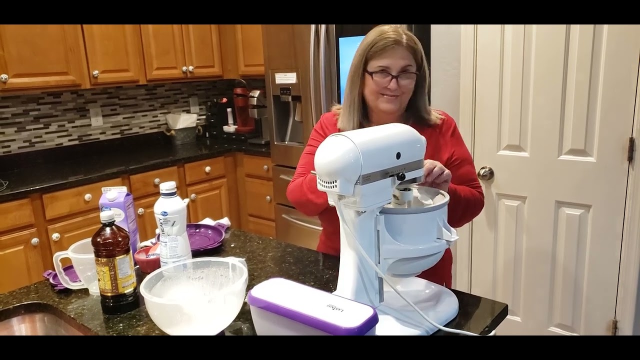 Homemade Peppermint Ice Cream