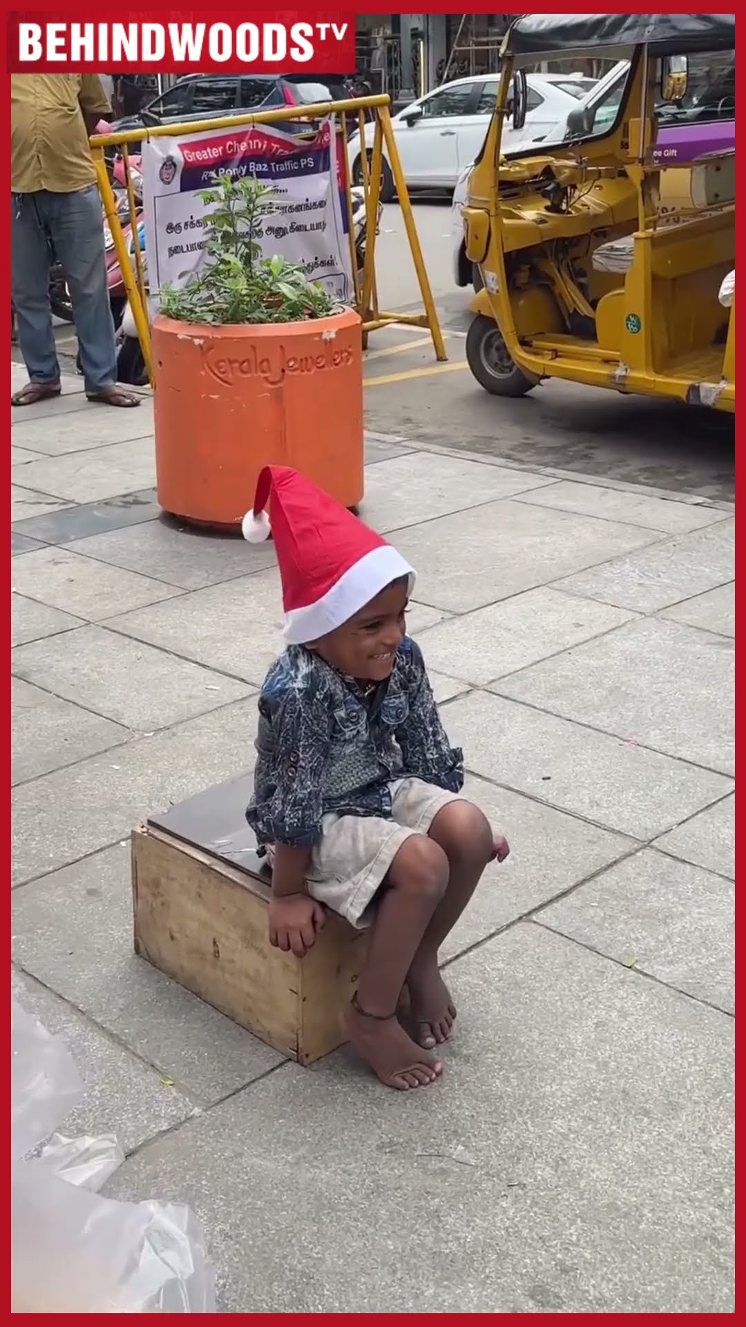 Wow ? 'இதுதாண்டா Christmas Celebration..' ? நெகிழ வைத்த குட்டி Santa Claus
