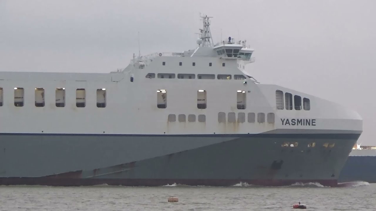 MORNING SHIP SPOTTING ON THE RIVER THAMES AT GRAVESEND AND TILBURY
