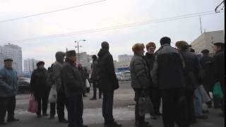 Предновогодняя очередь в Киеве за боксёрским хлебом