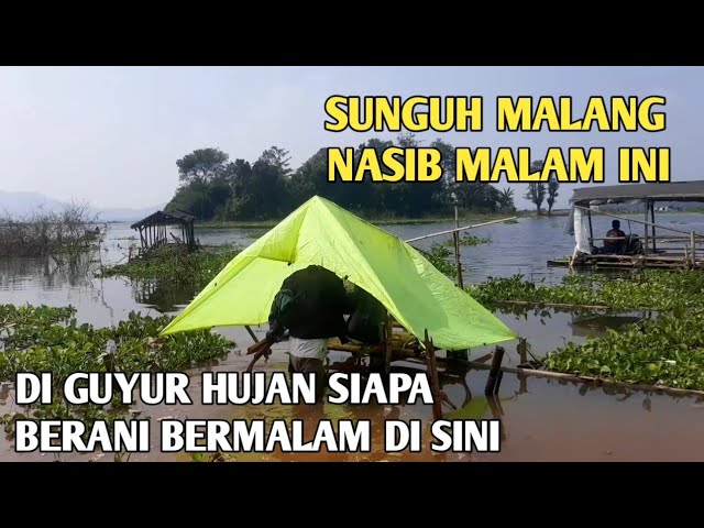 CAMP FISHING Ep.206 Siapa yang berani bermalam di sini saat hujan deras class=