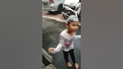 Mandi hujan buatan apak