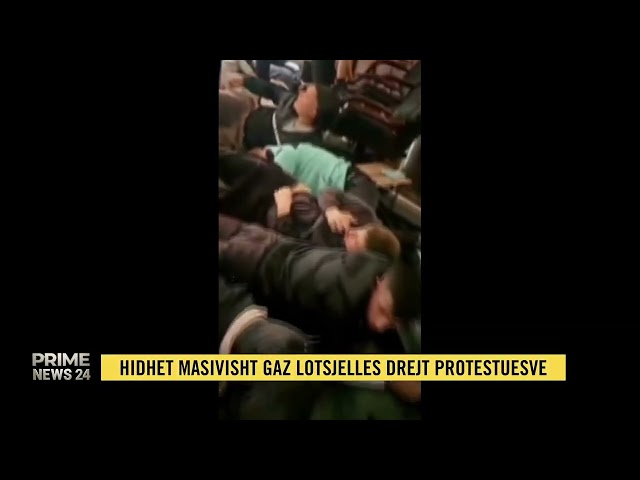 Del video/ Pamje katastrofike në komisariat, dhjetra të rinj të shtrirë në tokë!