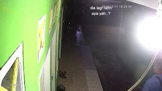 Rekaman cctv!! Pemuda intip kos2an