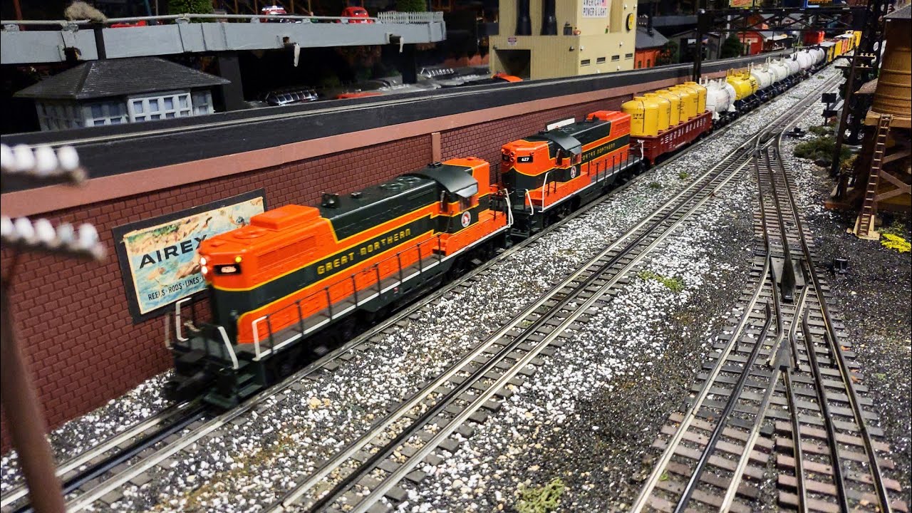 Lionel Legacy GN GP7's 626 & 627 at Corner Field Model Railroad