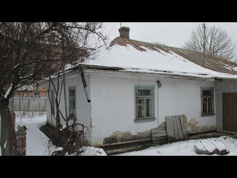 Старые жилые деревянные дома в центре города Ровно