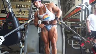 Golds Gym Venice. Classic Posing Bodybuilding Handal Saldana
