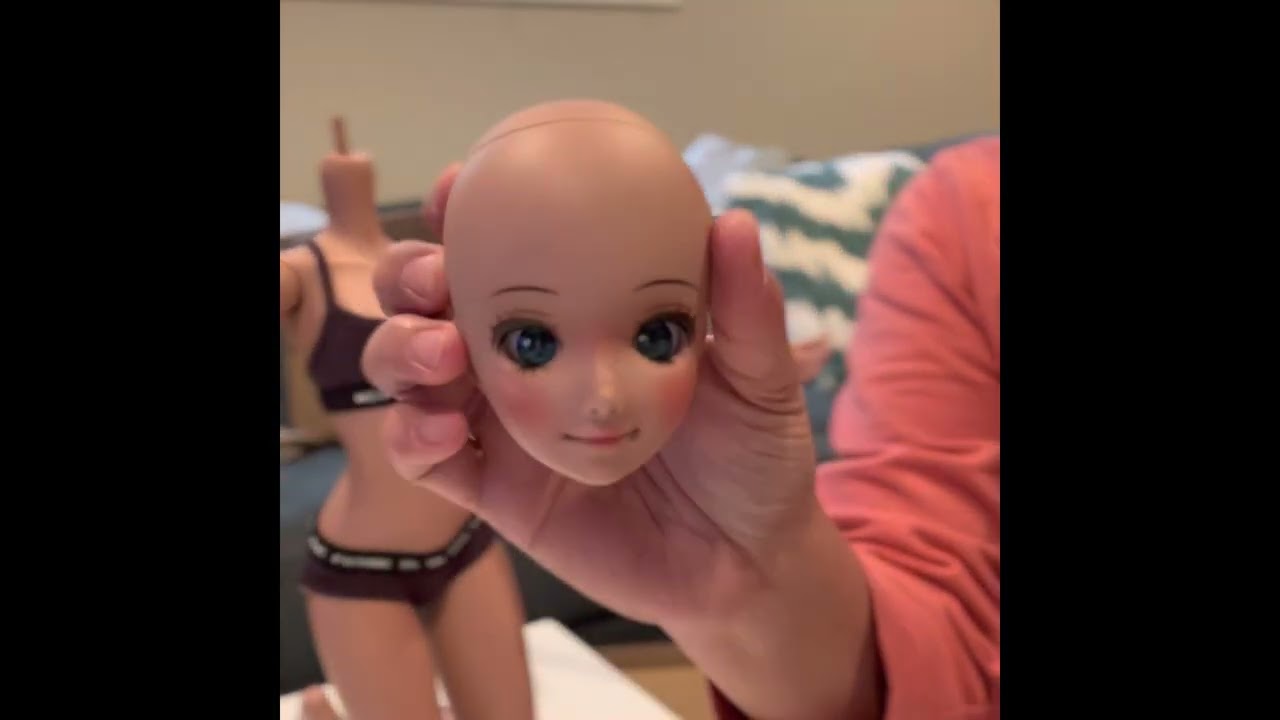 Unboxing my first smart doll Monday (tea)