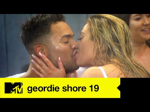 EP #9 SPOILER: Another Geordie Hot Tub Orgy | Geordie Shore 19