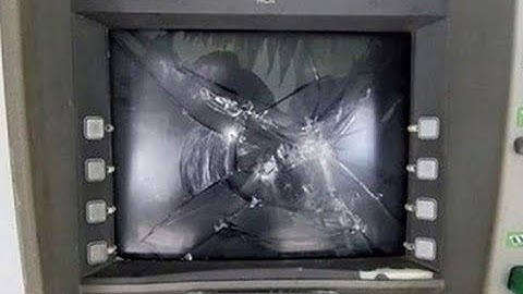 Nhậu say, vác búa đập nát cây ATM để 