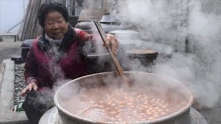 Grandma made Red Bean Porridge On Dongji(the Winter Solstice)