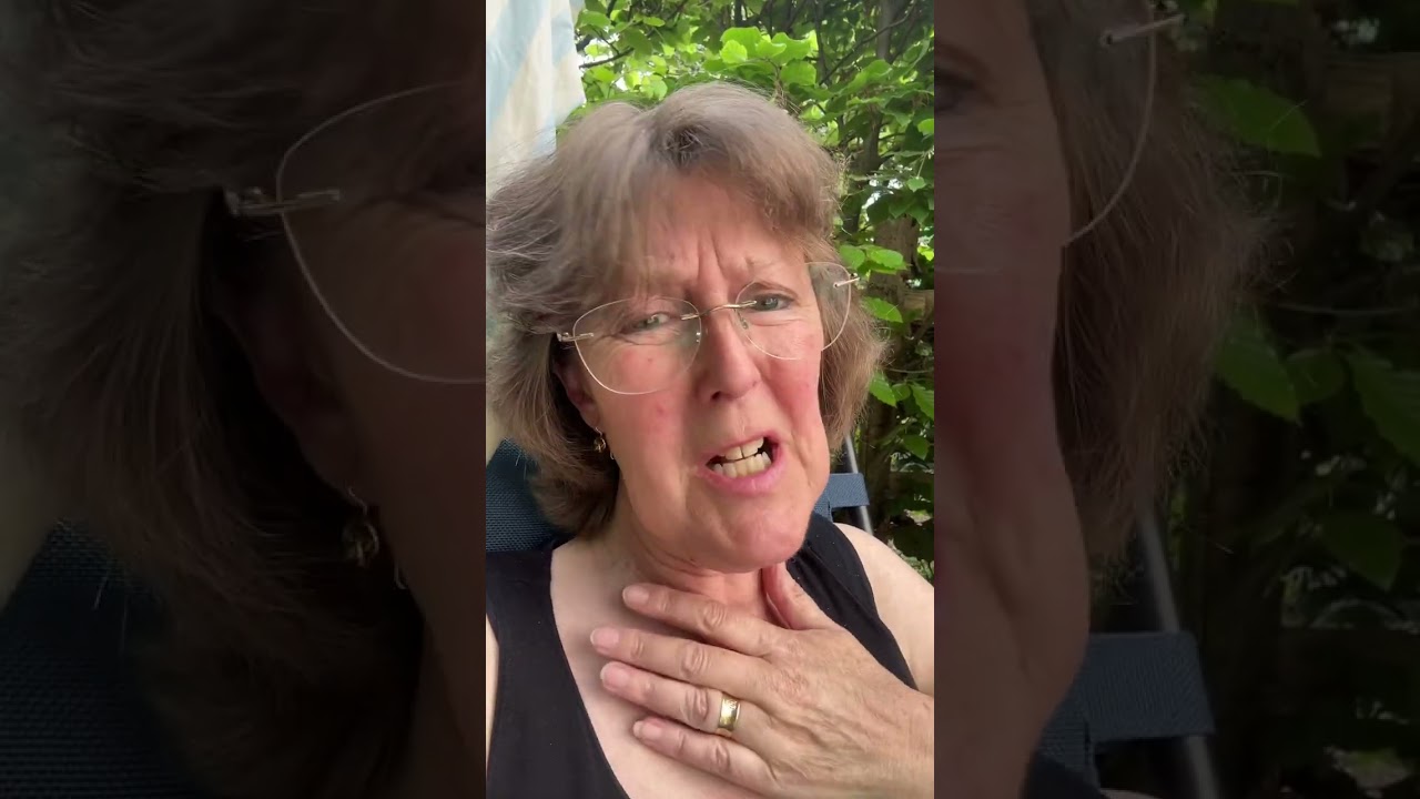 Cleaning an oven door the right way