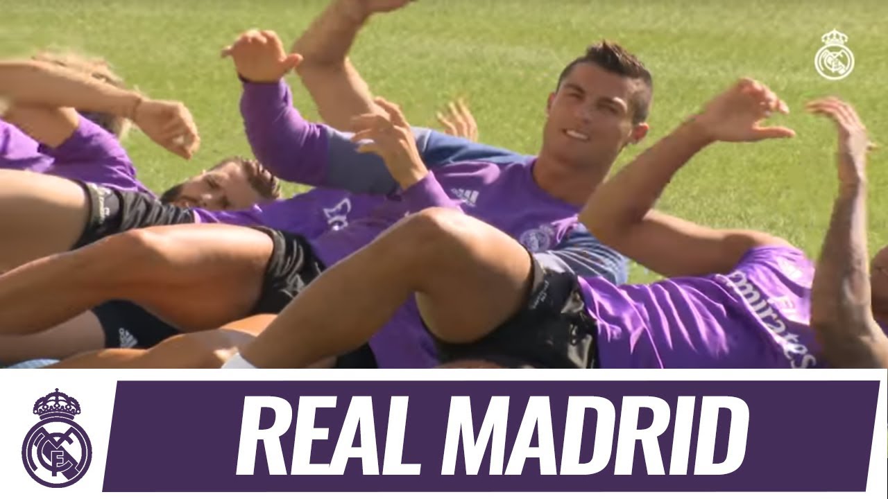 Real Madrid Train Alongside Castilla Youtube