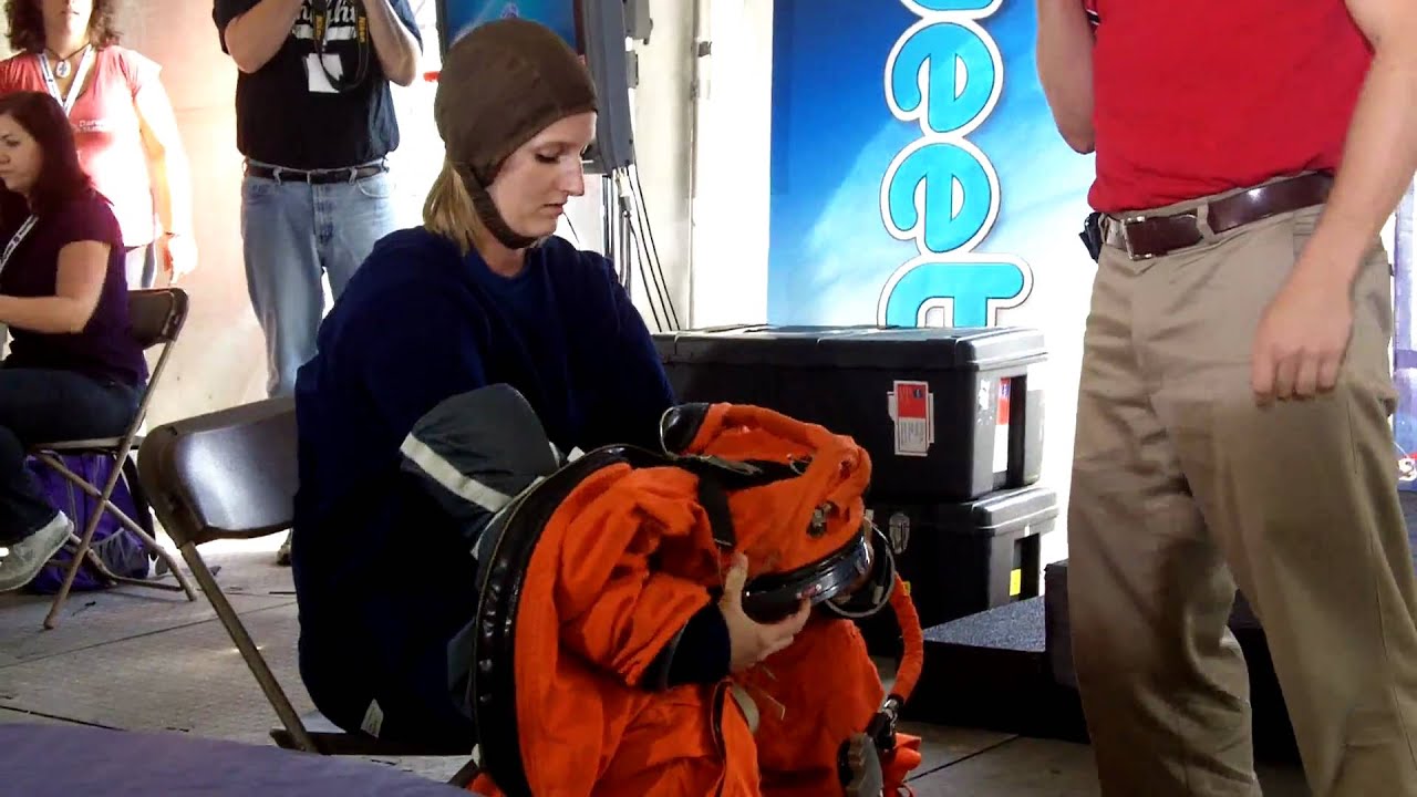 NASA Tweet-up STS-133: How to put on an ACES suit