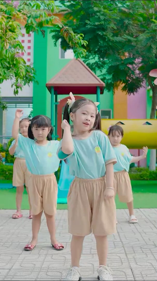 Cô Dạy Em Bài Thể Dục Buổi Sáng #taptheducbuoisang #nhacthieunhi #bekhanhvy
