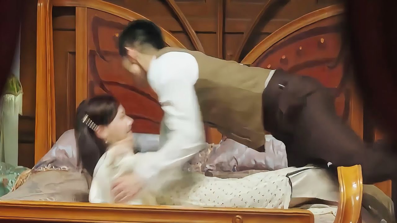 大哥成婚前夕，冷面軍閥踹開新房，將準嫂子死死按在婚床上，撕碎喜服：“你穿上它的樣子，只能給我看。”