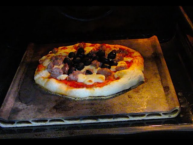 PIZZA Cotta su PIETRA REFRATTARIA nel FORNO di CASA - Impasto per la pizza  