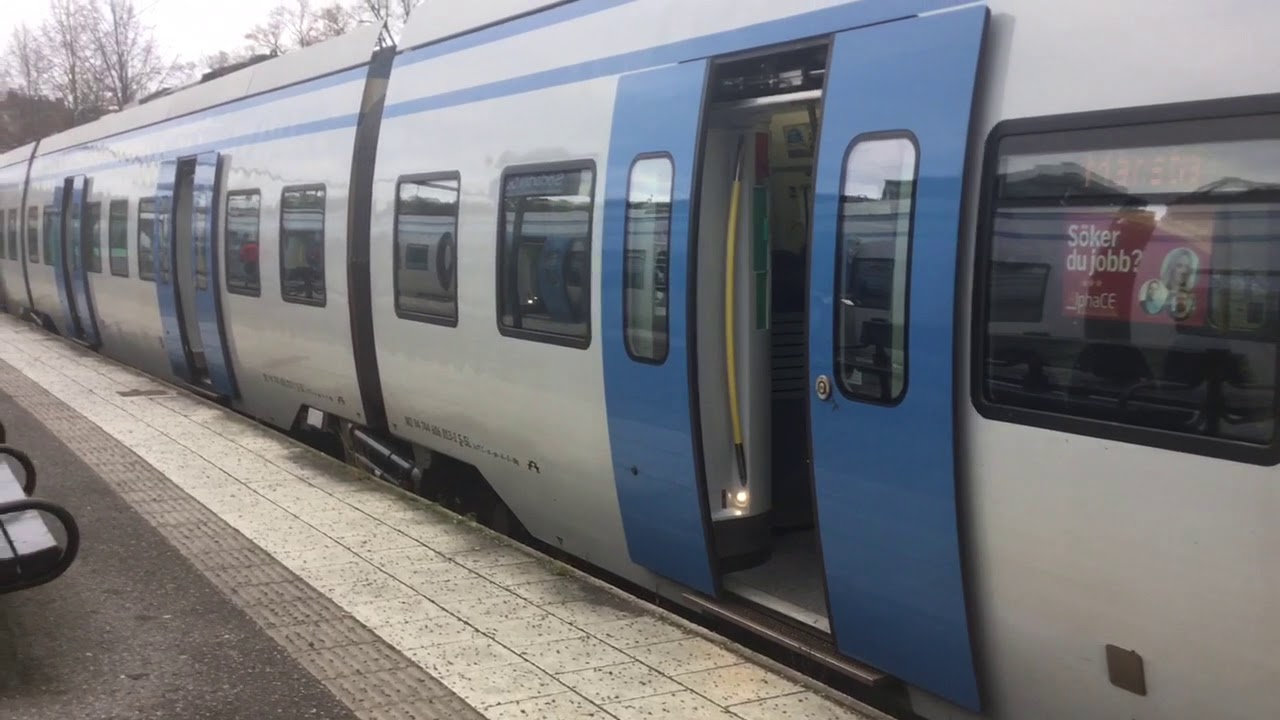 X60 pendeltåg avgår från Södertälje centrum