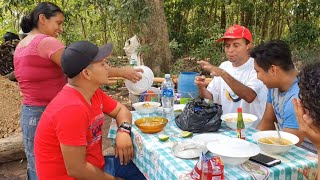 Doña Silvia MUY FELIZ nos regala un caldo de Pollo en su Nueva Casa