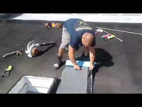 Video: Kaip uždėti stoglangį ant guminio stogo?