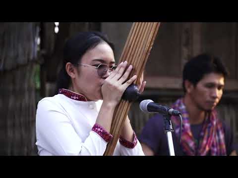 บรรเลงลายพิณ  มือพิณ วิญญู พิณพญา ปะทะ หมอแคน อุ้ม วิมลรัตน์