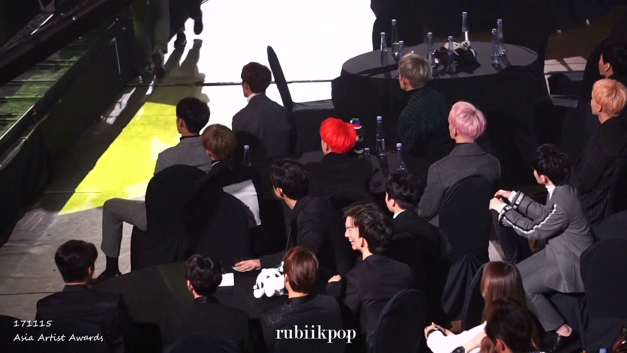 171115 AAA - EXO, Seventeen, Gugudan react to Super Junior's Black Suit (Asia Artist Awards)