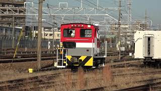 しなの鉄道115系S15編成「長野色」が走る中、車両分割され入換動車により、全てが廃車置場へ移動した横須賀線E217系Y-50編成、長野総合車両センター。
