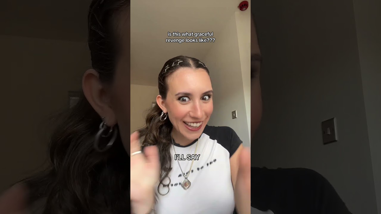 your chance to see a small artist live before i blow up 💅🏻