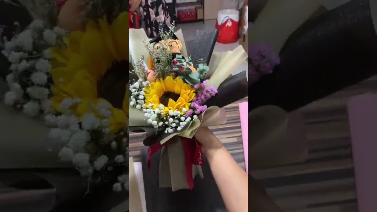 Sunflower Graduation |  Flower Bouquet | Huamama | Singapore Flower shop delivery