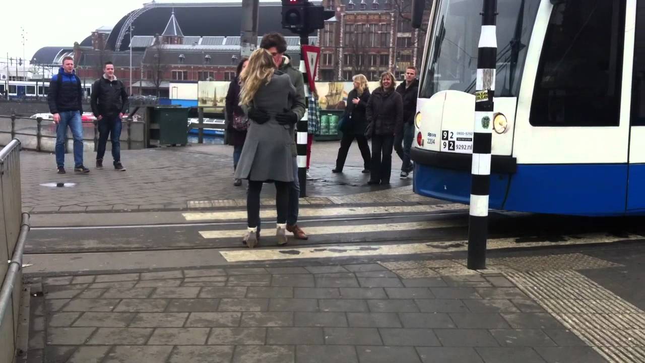 Ontspoorde snoggers op trambaan