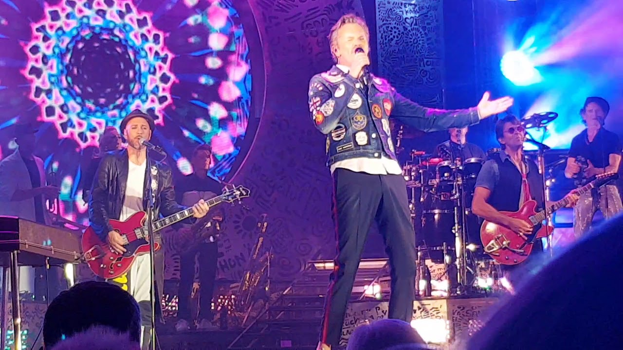 Anders Glenmark (GES)- Hon har blommor i sitt hår