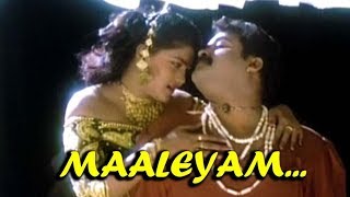 Video thumbnail of ""Maaleyam" -  Thacholi Varghese Chekavar Malayalam Movie Song | Mohanlal | Urmila Matondkar"