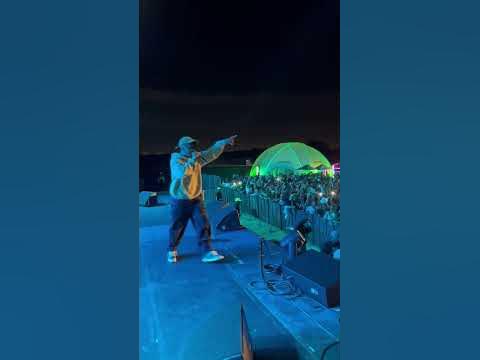 Emtee performing 