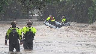 Flash Flood Emergency in Boerne, Texas - Cars Swept Away & Water Rescues