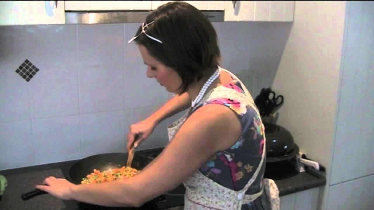 How to Make Fried Quinoa - Fried Rice alternative - YouTube
