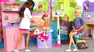 Barbie Takes Baby Sister Chelsea to the Doctor