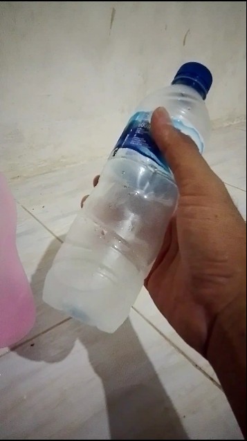 Botol yang keluar asap#experiment #fyp #botolaqua