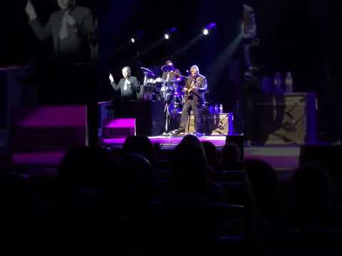 Julio Iglesias llena Dubai Opera 2