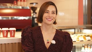 米倉涼子、胸元V字カットの大胆ドレスでコスタコーヒー来店！／「コスタコーヒー CIRCLES渋谷店」オープン記念動画