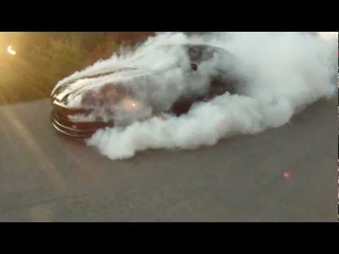 acura-integra-burnout