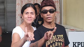 Live | GAYA SANTAI KAKA SLANK SAAT NYOBLOS, CELANA PENDEK, KOPIAH DAN BAJU BERTULISKAN GOD BLESS