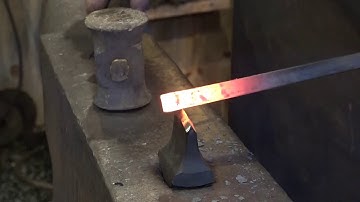 Using a cutoff hardy at the anvil - basic blacksmithing - quick tip