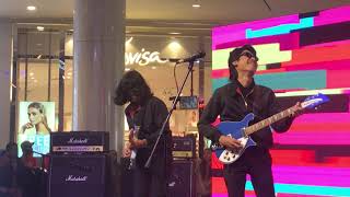 Download lagu Kugiran Masdo - Bercanda Di Malam Indah (Live at Sunway Velocity Mall)