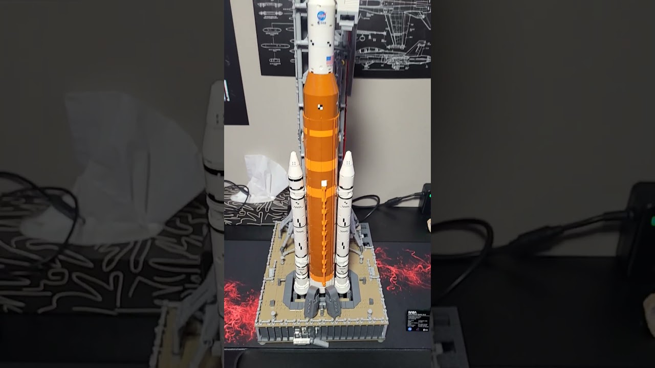 レゴのアルテミス SLS セット 10341 を完成させたよ。すごくいい感じだ