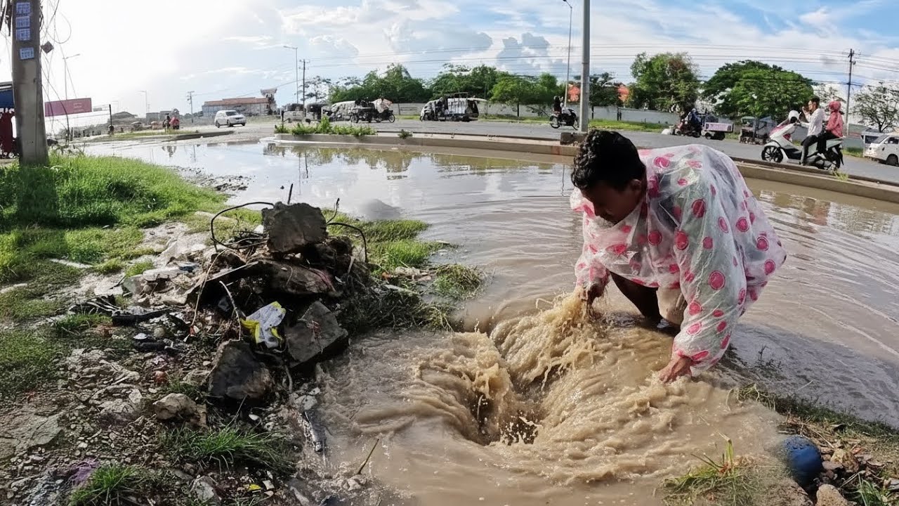 🌧️ Clearing the Drain to Save the Street After  Heavy Rain Flood Cleanup