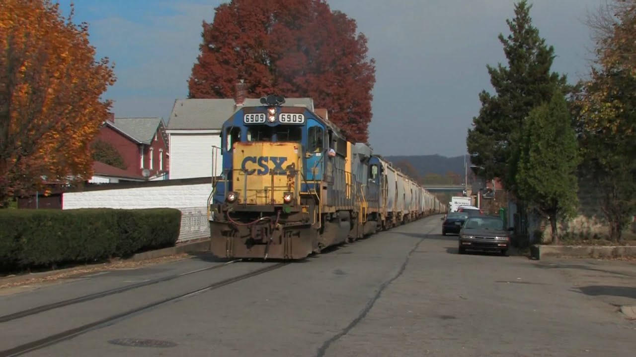 CSX Local Q768 - Street Running in Elizabeth, PA