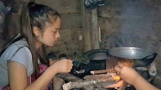 สาวกระทงสายบ้านแหงนเข้าครัวทอดอึ่งตำน้ำพริกผักชีกินแบบบ้าน ๆ Tai Yai girl local cooking